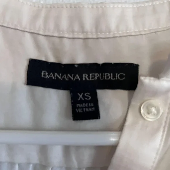 Banana Republic Blouse Womens XS White Sleeveless Henley Tiered Ruffle Tunic Top - Picture 2 of 4